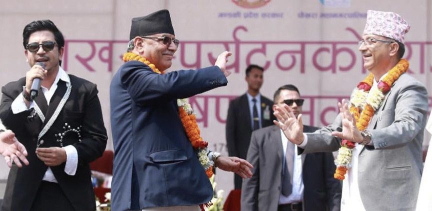 प्रकाश सपूतको ‘गलबन्दी’ मा छमछमी नाचे प्रधानमन्त्री प्रचण्ड 1 photo pm
