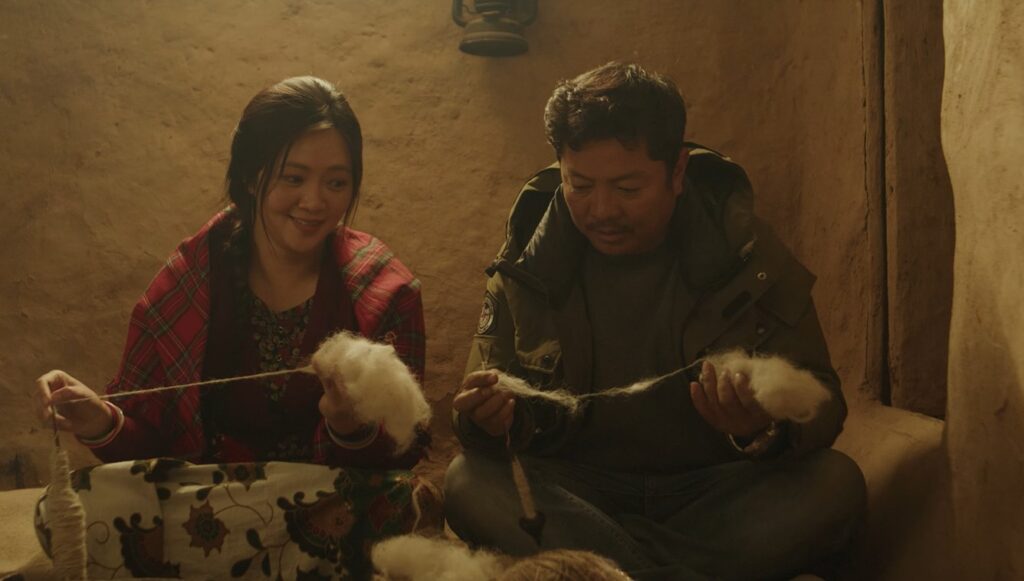 ‘घरज्वाइँ’ ट्रेलरमा मिरुनालाई पाउन दयाहाङको संघर्ष 1 Dayahang Rai and Miruna Magar