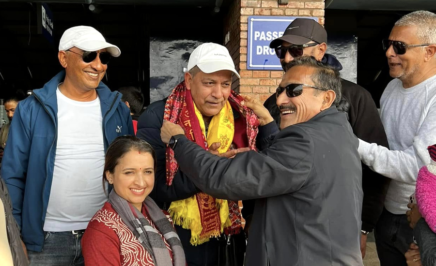 नेपाल आइपुगे गणेश उप्रेती, ९ वर्षपछि पर्दामा देखिँदै 1 ganesh uprety1